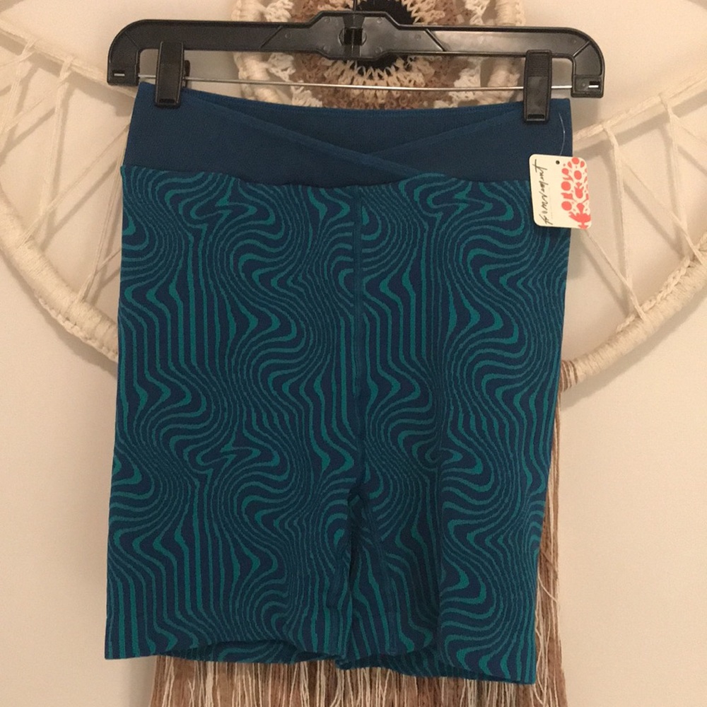 🌙FP MOVEMENT Free Throw Jacquard Biker Shorts🌙 - Picture 5 of 8